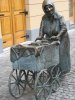 Kati néni szobor Székefehérvár belvárosában